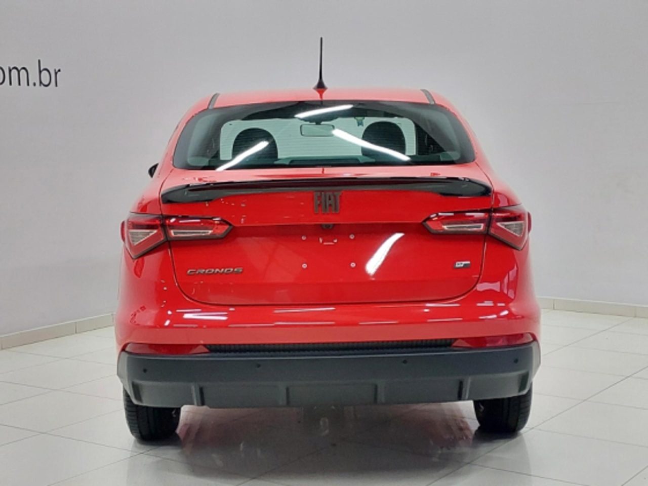Fiat Cronos Drive 1.0 tem desconto de R$ 13,3 mil para CNPJ em agosto