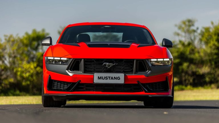 Ford lança Mustang Dark Horse no Brasil por R$ 649 mil