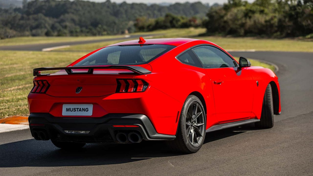 Ford lança Mustang Dark Horse no Brasil por R$ 649 mil