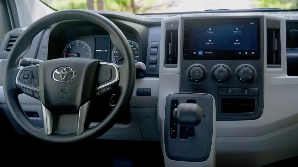Toyota Hiace desembarca no Brasil com motor de Hilux para enfrentar Fiat Ducato