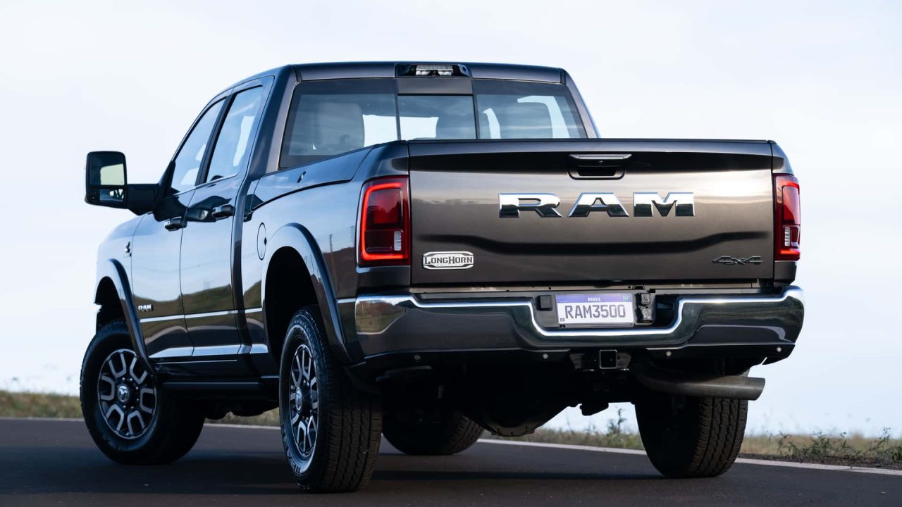 Novas Ram 2500 e 3500 2025 ganham visual renovado e câmbio inédito