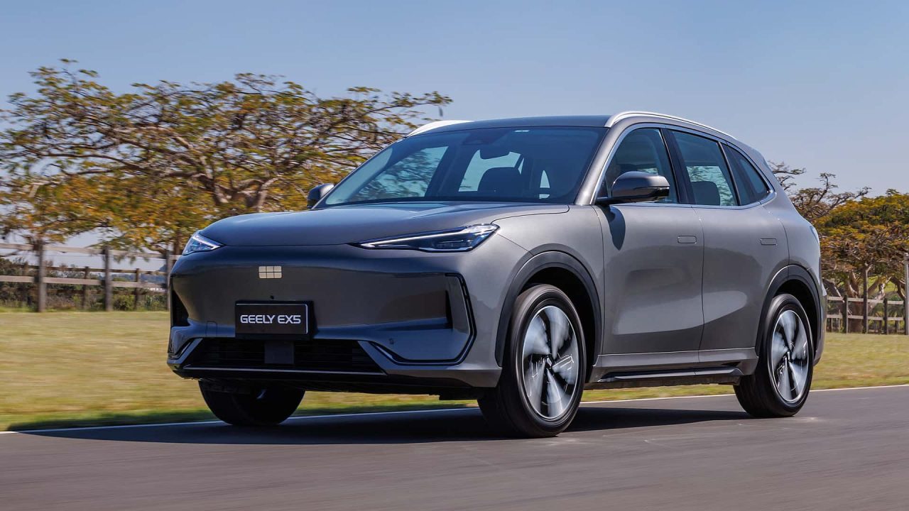 Geely estreia no Brasil com primeira de 23 concessionárias previstas