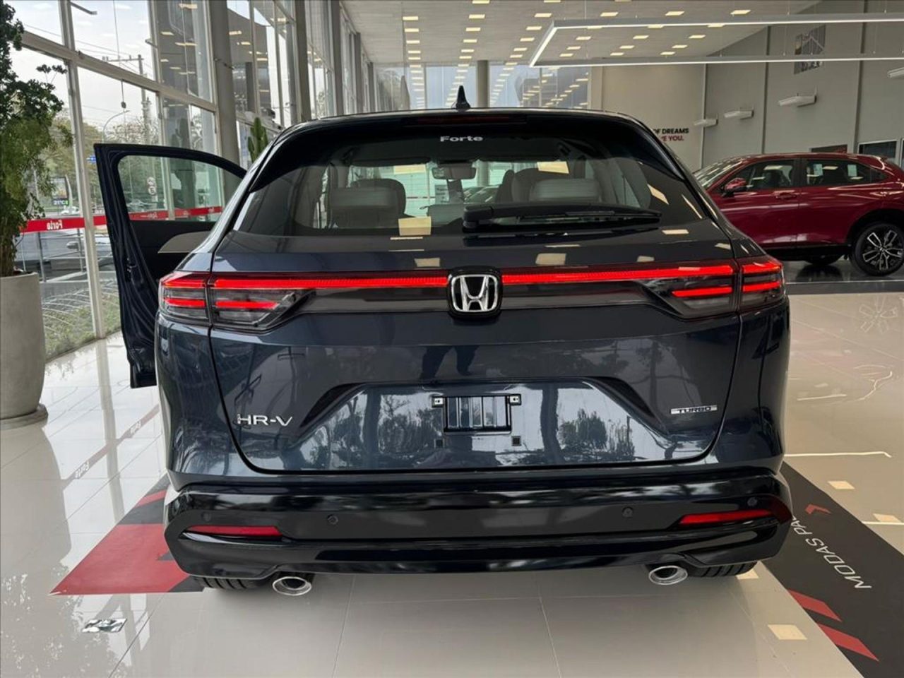 Honda HR-V Touring 2026: preço, ficha técnica e itens de série