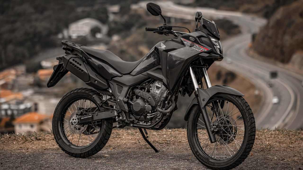 Honda apresenta XRE 300 Sahara 2026 com leves atualizações