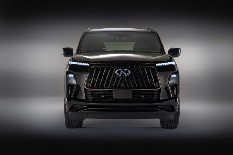 Infiniti QX80 2026 ganha versão Sport com visual escurecido e interior exclusivo
