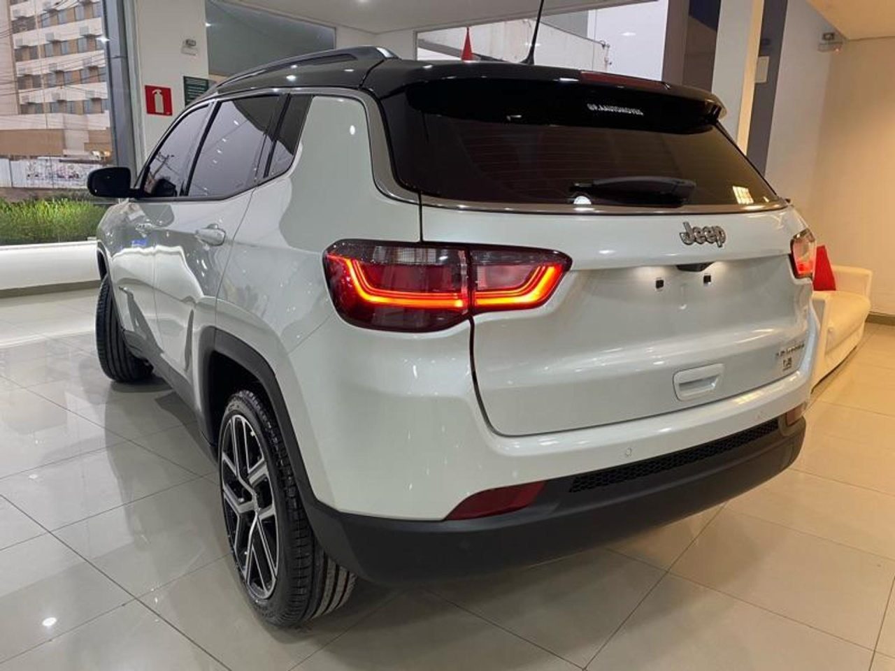Jeep diminui preço do Compass Série S 2026 em R$ 18,9 mil para CNPJ