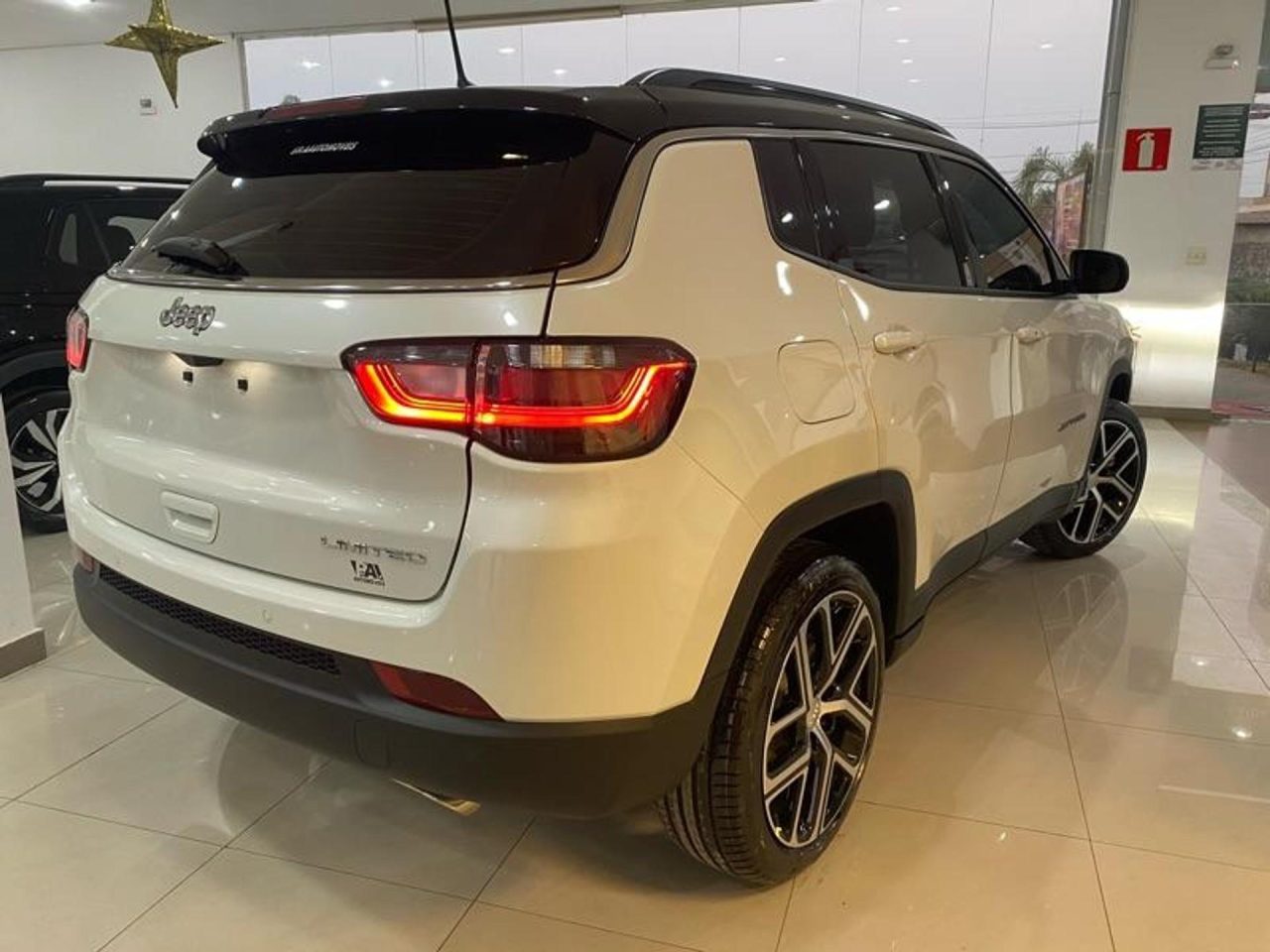 Jeep diminui preço do Compass Série S 2026 em R$ 18,9 mil para CNPJ