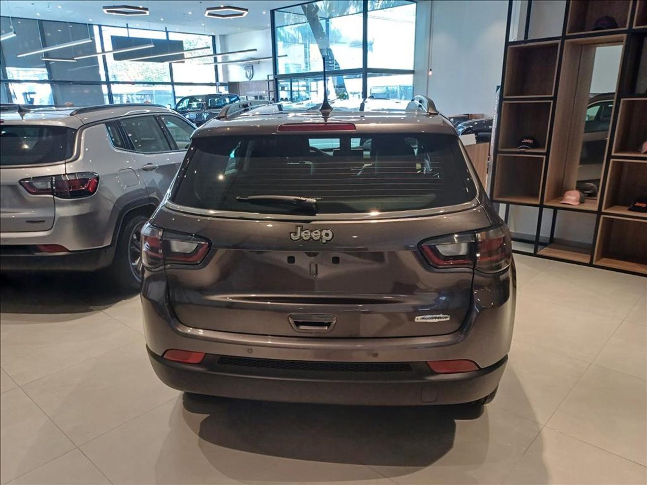 Jeep baixa preço do Compass Longitude 2026 em R$ 18.325 para CNPJ em agosto