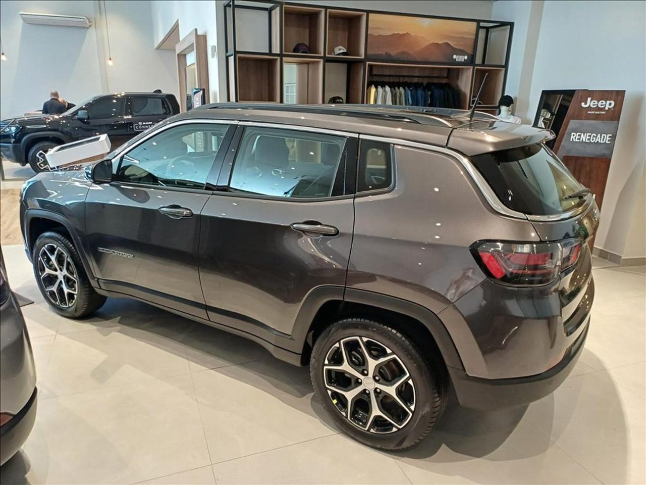 Jeep baixa preço do Compass Longitude 2026 em R$ 18.325 para CNPJ em agosto
