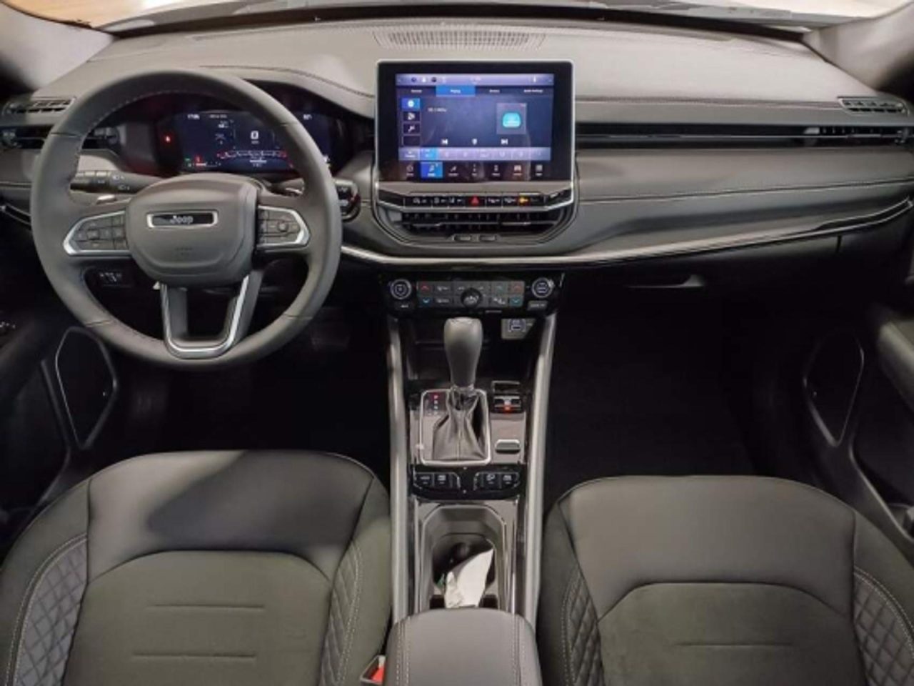 Jeep Compass Blackhawk 2026: itens de série, preço e ficha técnica