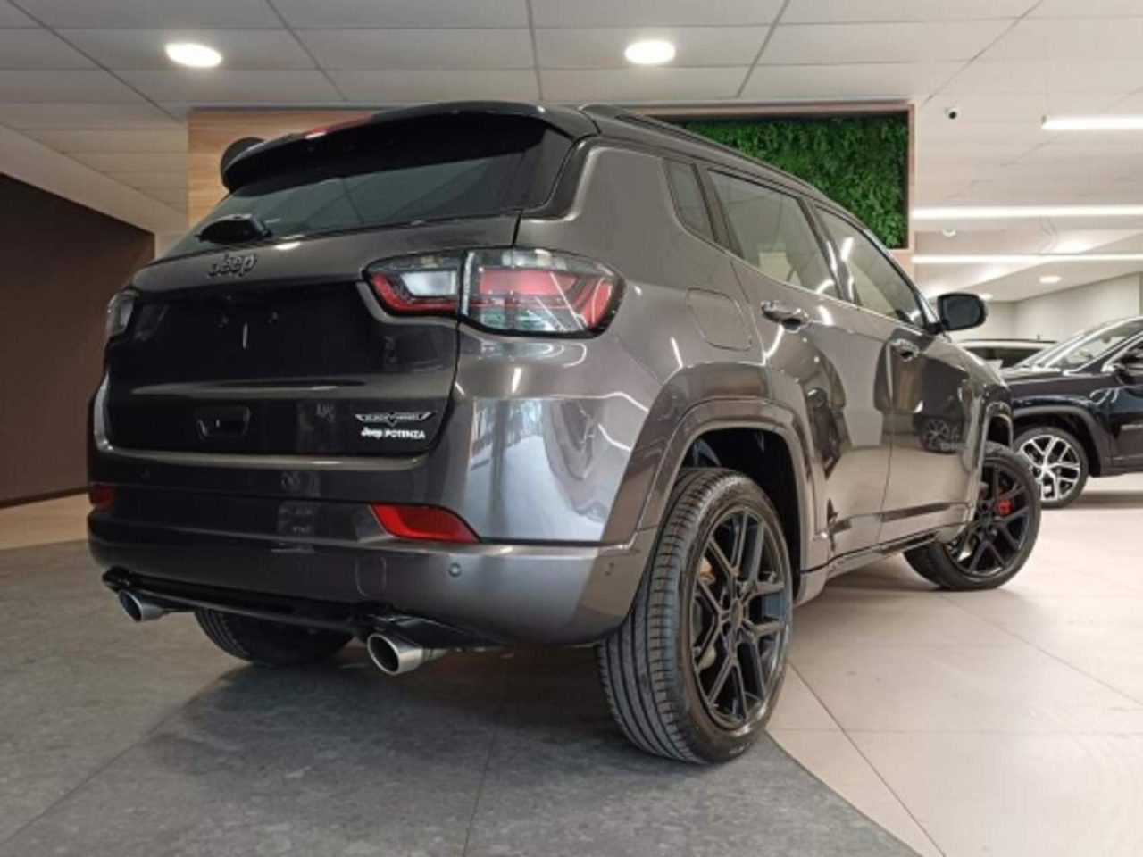 Jeep Compass Blackhawk 2026: itens de série, preço e ficha técnica