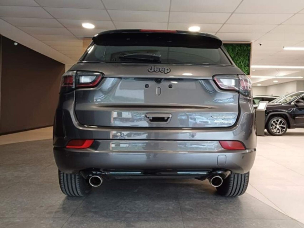 Jeep Compass Blackhawk 2026: itens de série, preço e ficha técnica