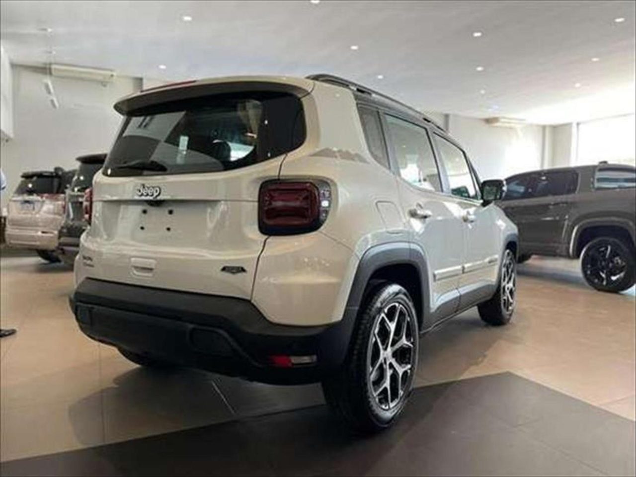 Jeep derruba preço do Renegade Sport em R$ 16,4 mil para PcD em setembro