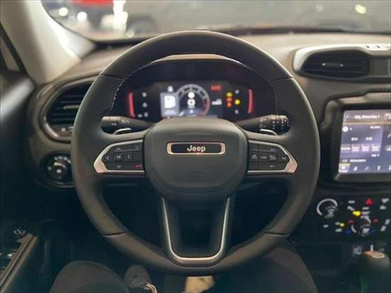 Jeep derruba preço do Renegade Sport em R$ 16,4 mil para PcD em setembro