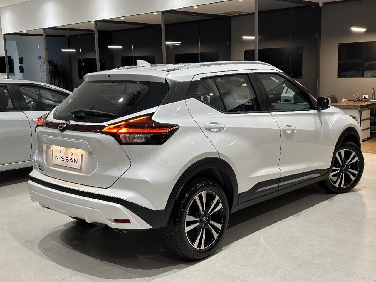 Nissan reduz preço do Kicks Play em R$ 29.200 para PcD em agosto
