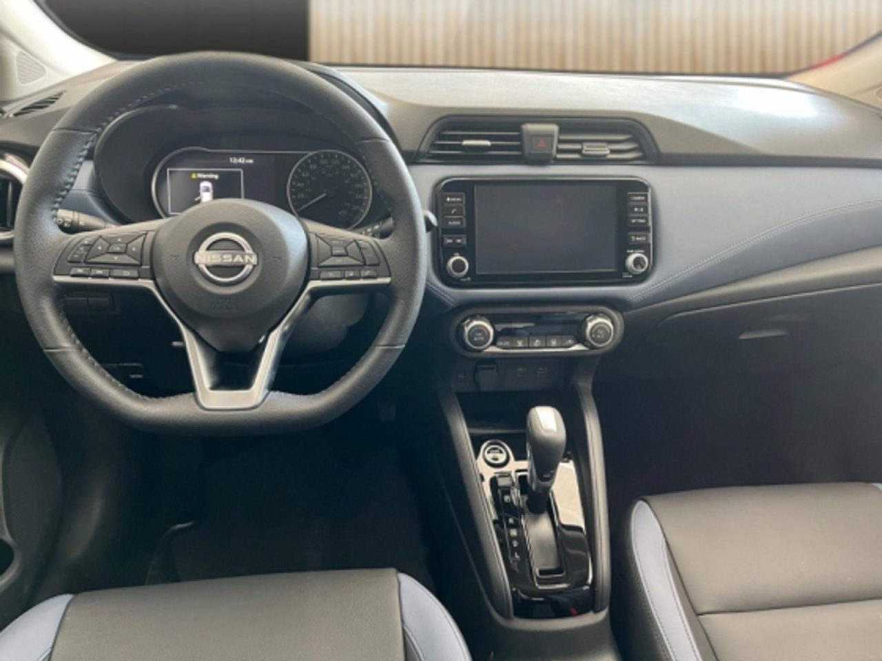 Nissan Versa para PcD tem super desconto de até R$ 23.700 em agosto