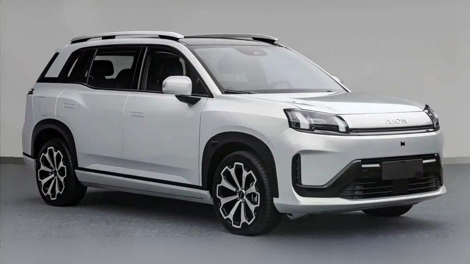 GAC Aion V, lançado recentemente no Brasil, ganha atualização na China