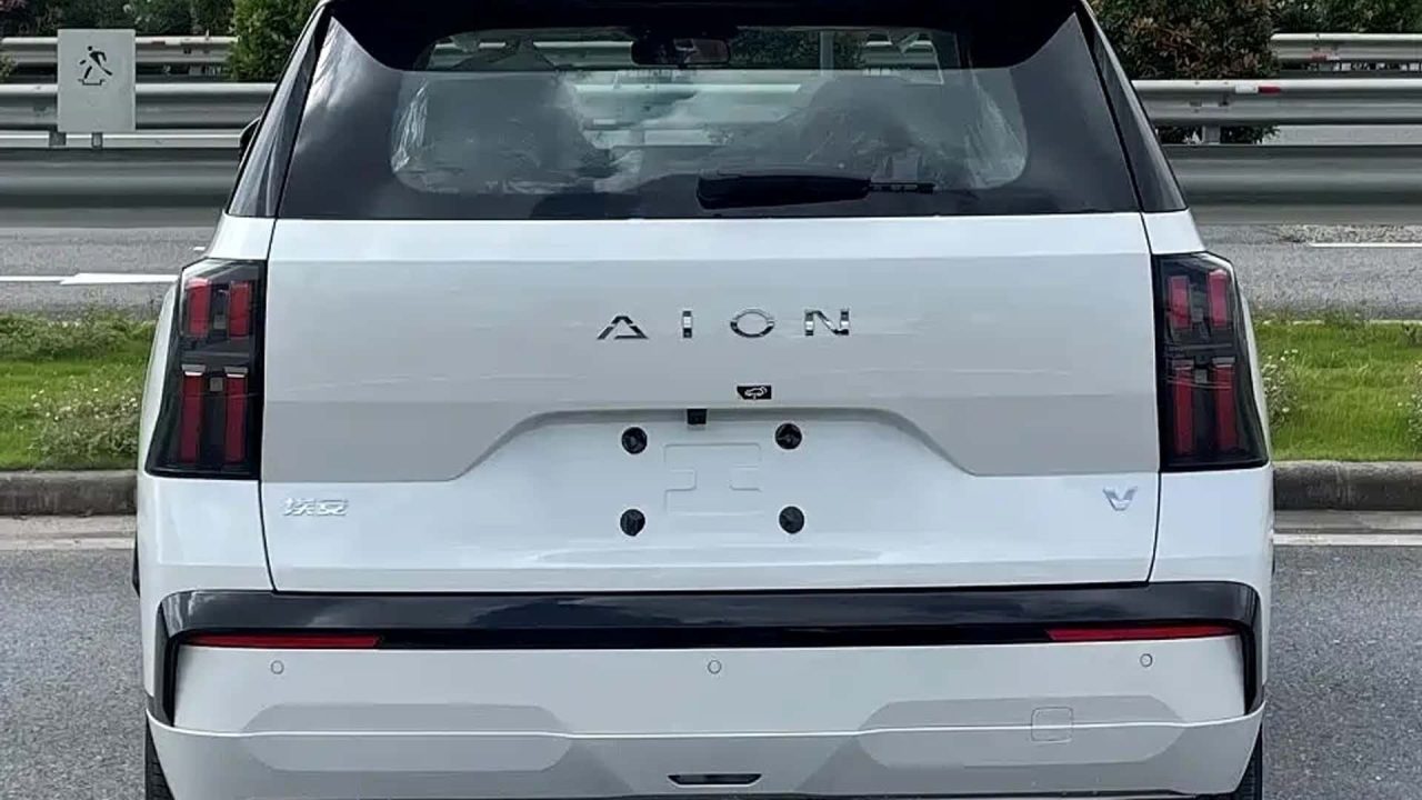 GAC Aion V, lançado recentemente no Brasil, ganha atualização na China