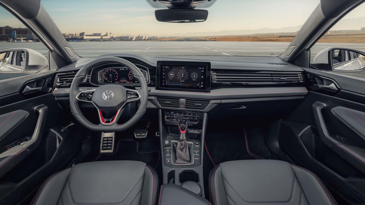 Volkswagen Jetta GLI 2026 chega em outubro com 231 cv
