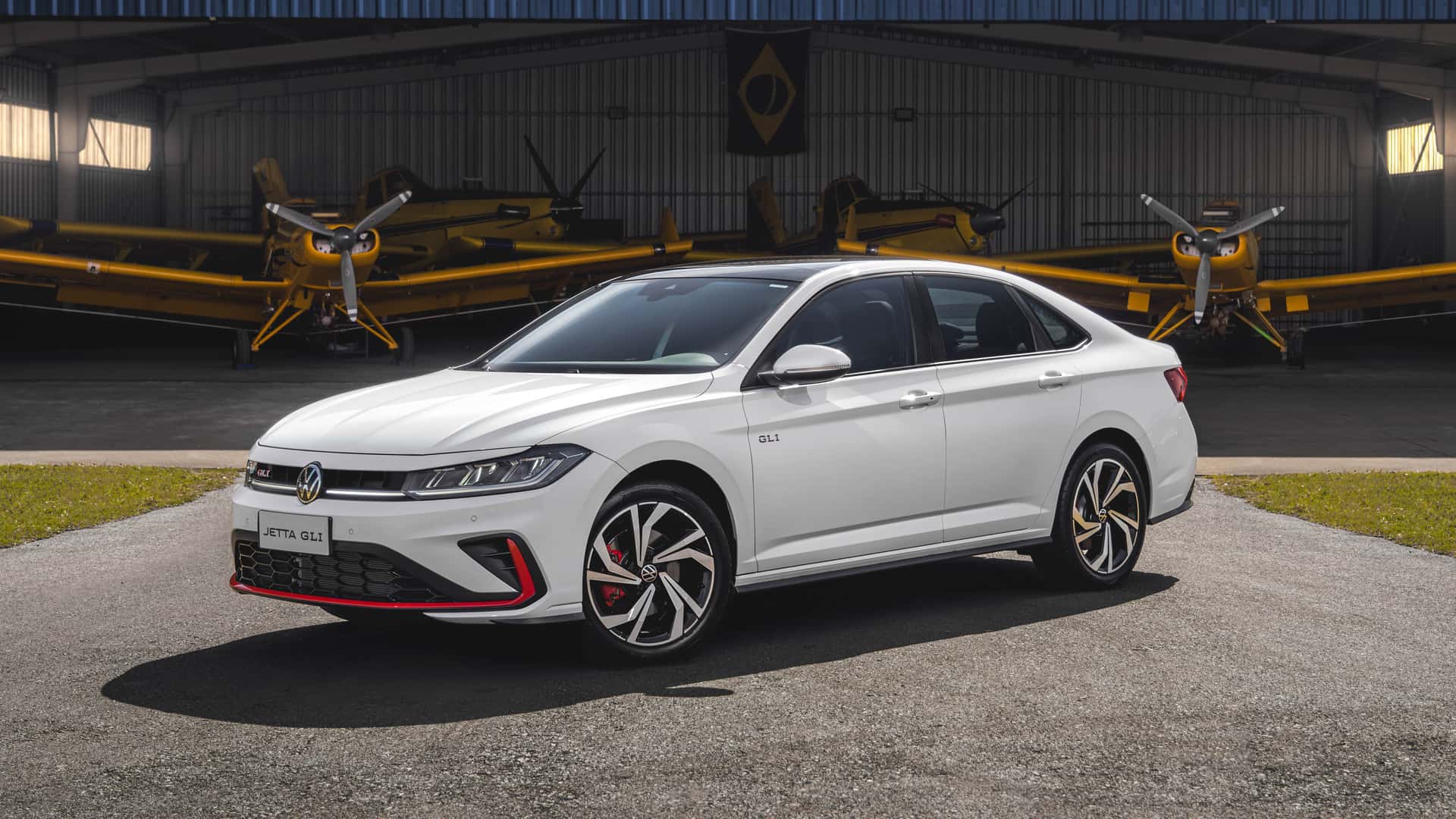 Volkswagen Jetta GLI 2026 chega em outubro com 231 cv