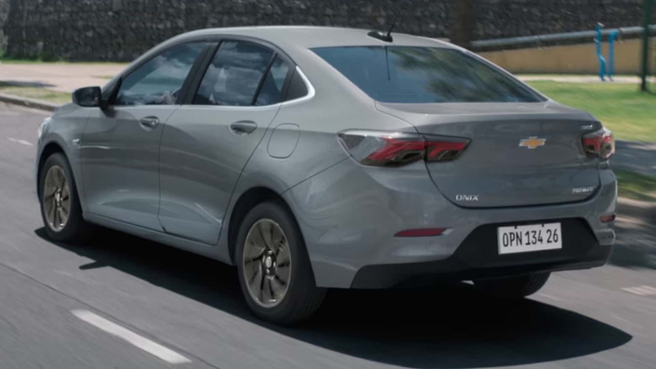 Chevrolet Onix Plus Turbo AT fica até R$ 26.700 mais barato para PcD