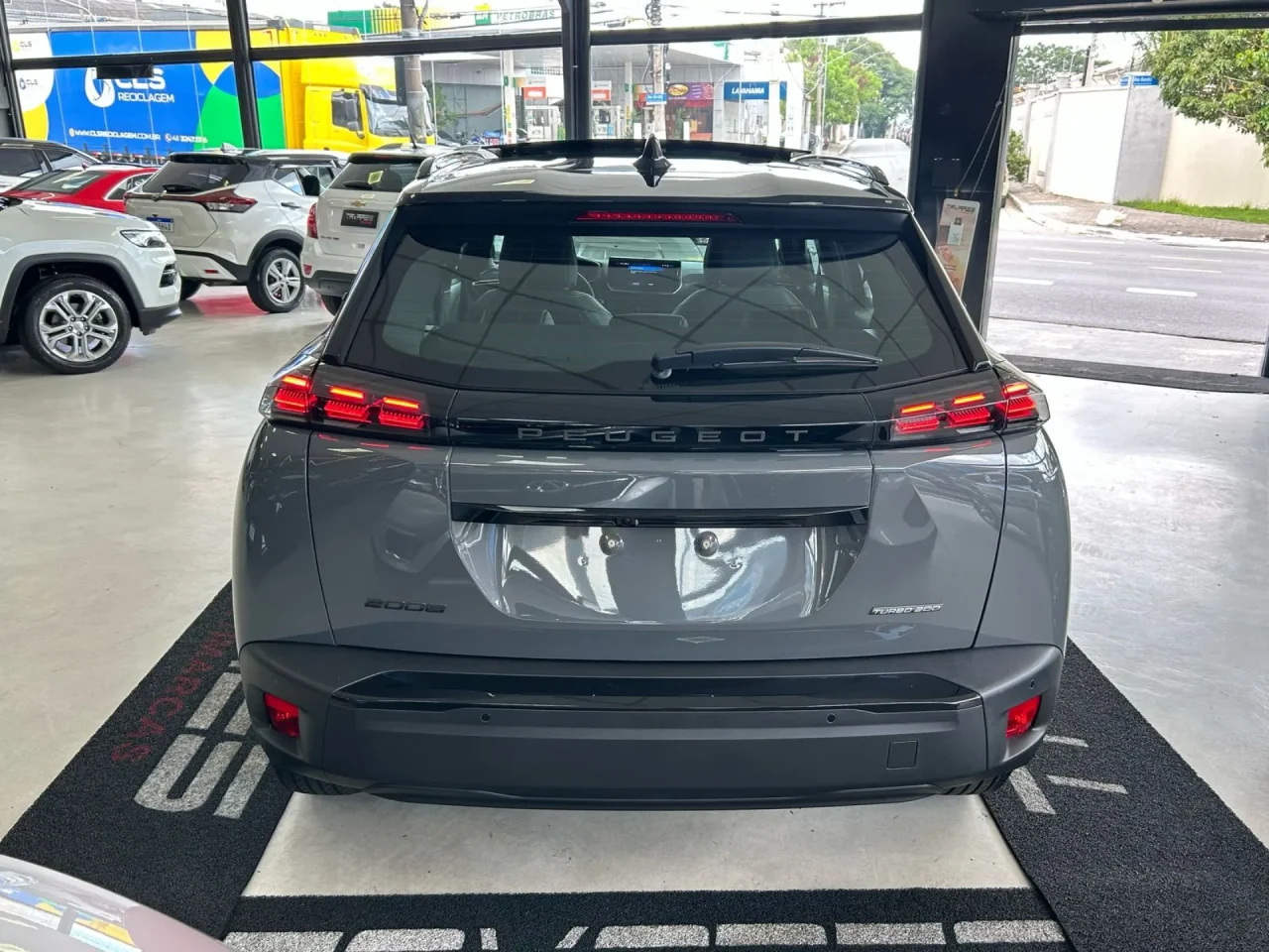 Peugeot reduz preço do 2008 Allure em até R$ 24,2 mil para PcD