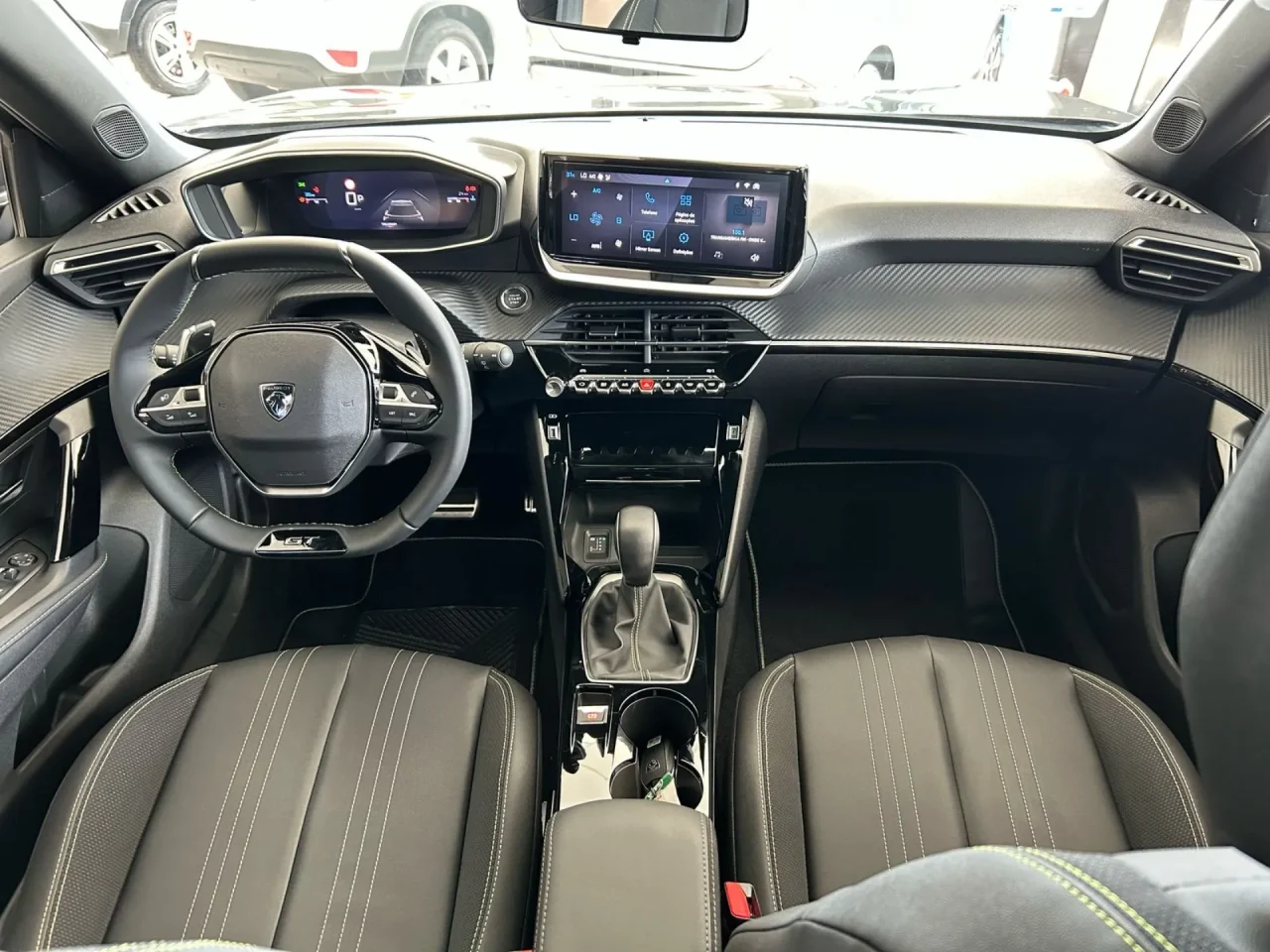 Peugeot reduz preço do 2008 Allure em até R$ 24,2 mil para PcD