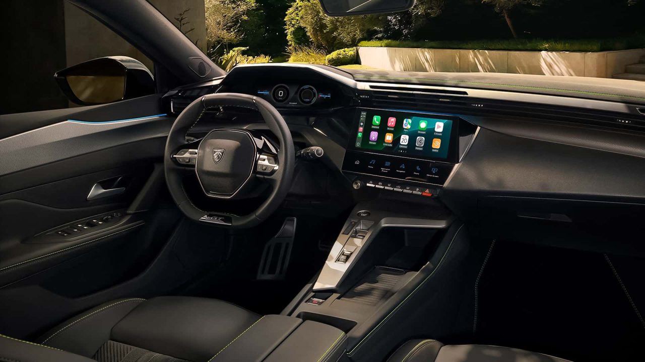 Peugeot 308 chega à Europa com visual renovado e maior autonomia