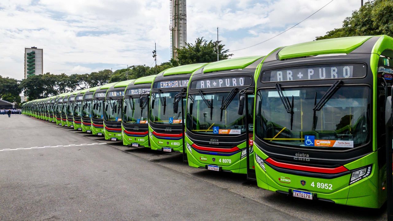 Brasil acelera na adoção de ônibus elétricos e se torna referência na América Latina