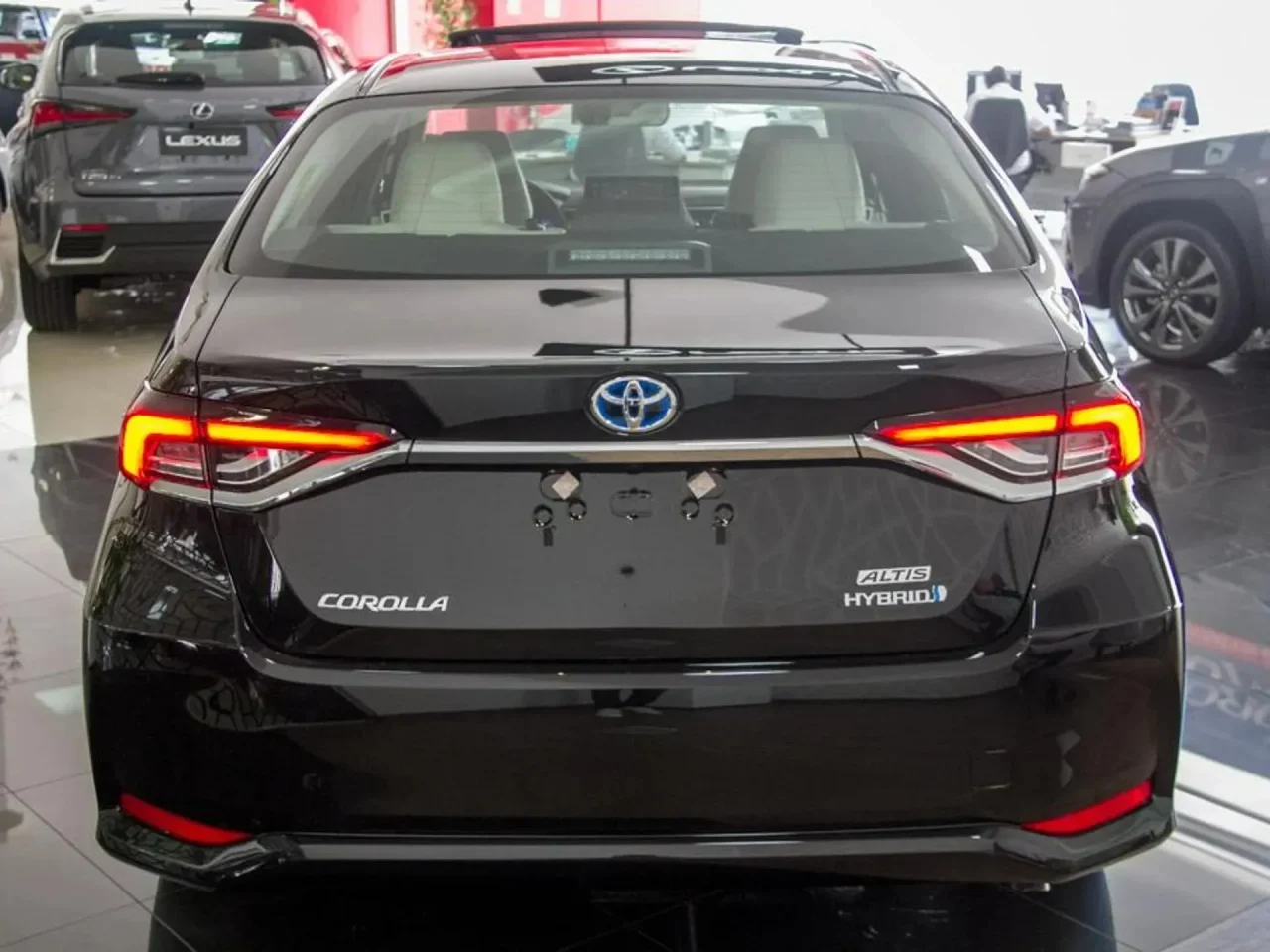 Toyota reduz preço do Altis Hybrid em R$ 15,2 mil para PcD