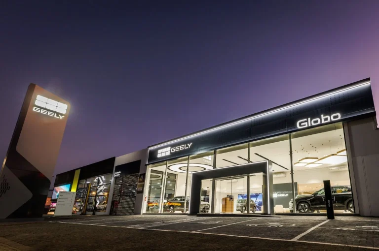 Geely estreia no Brasil com primeira de 23 concessionárias previstas