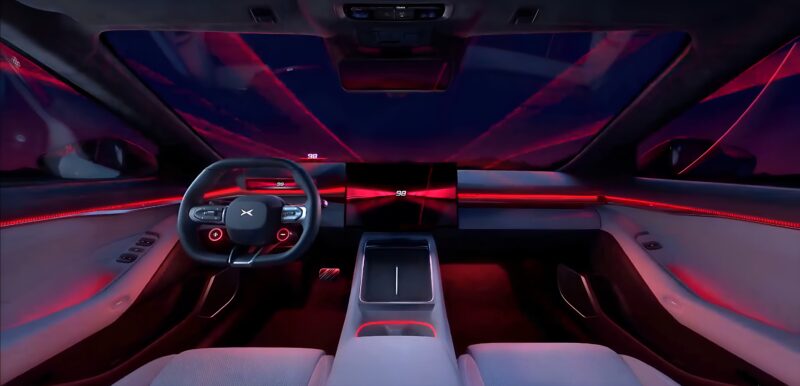 Xpeng P7 circula sozinho na linha de produção na China