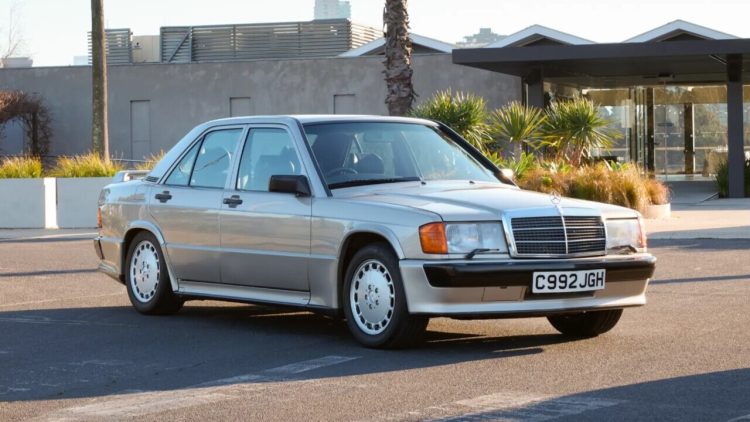 Icônica Mercedes de Ayrton Senna vai a leilão com lances de até R$ 1,8 milhão