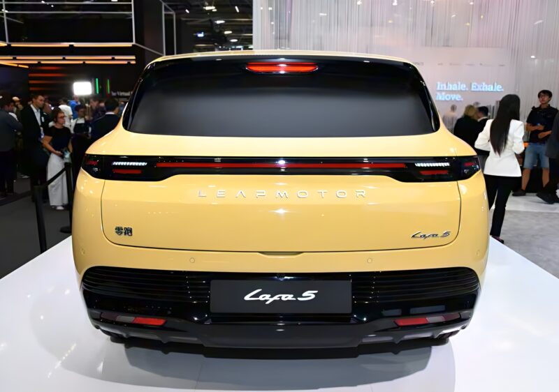 Hatch elétrico Leapmotor B05 mostra interior antes da estreia oficial