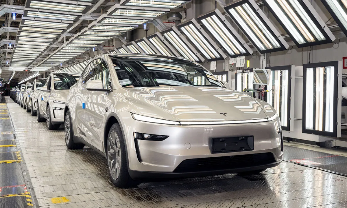 Tesla começa a entregar novo Model YL de seis lugares na China