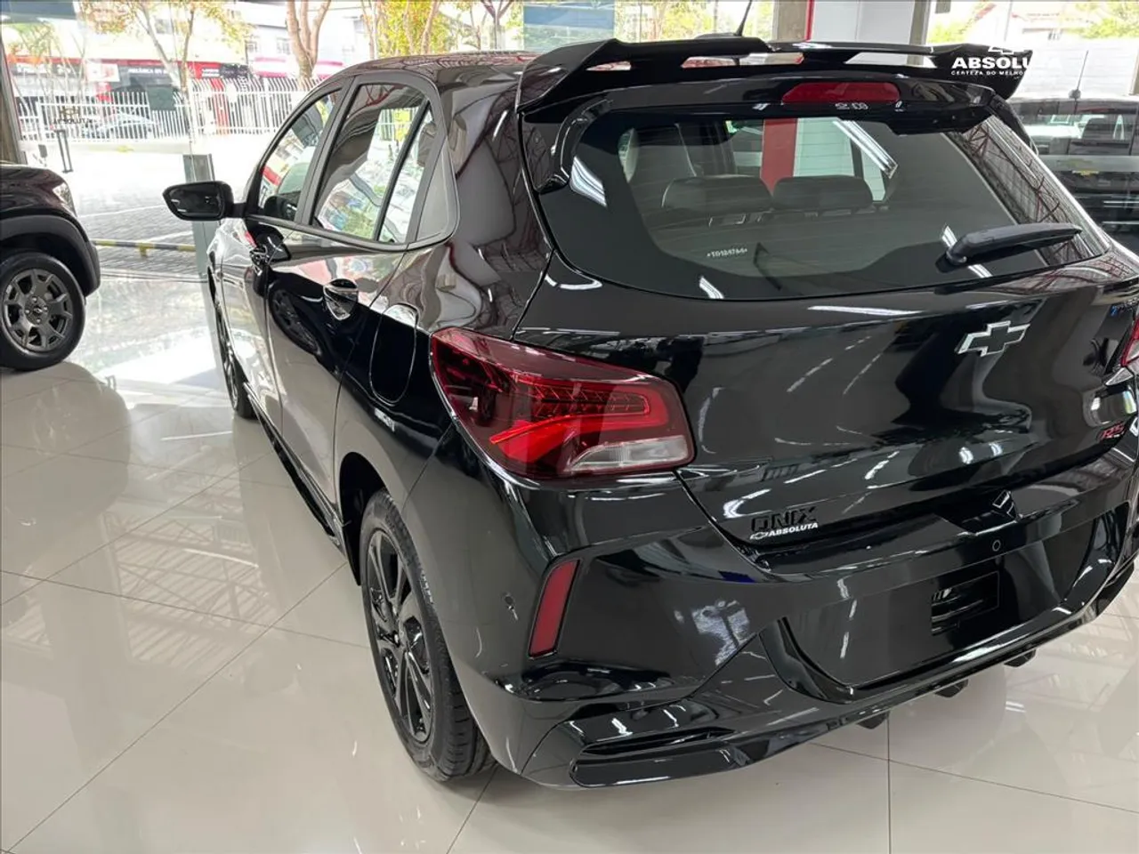 Chevrolet Onix RS acumula desconto de R$ 18.390 para PcD em setembro
