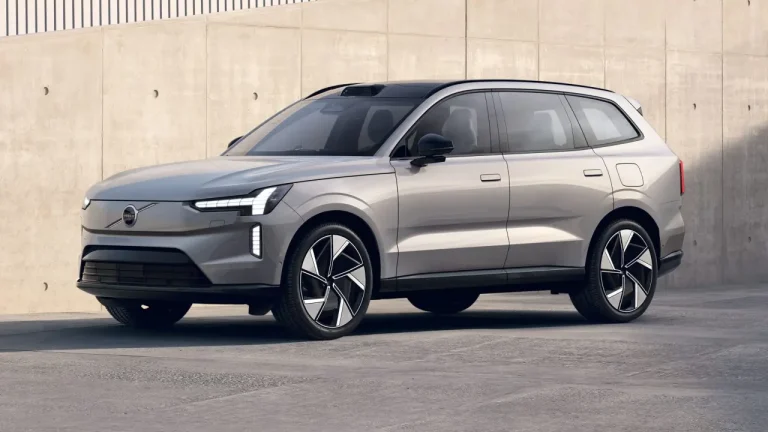 Volvo EX90 2026 recarrega 250 km em apenas 10 minutos