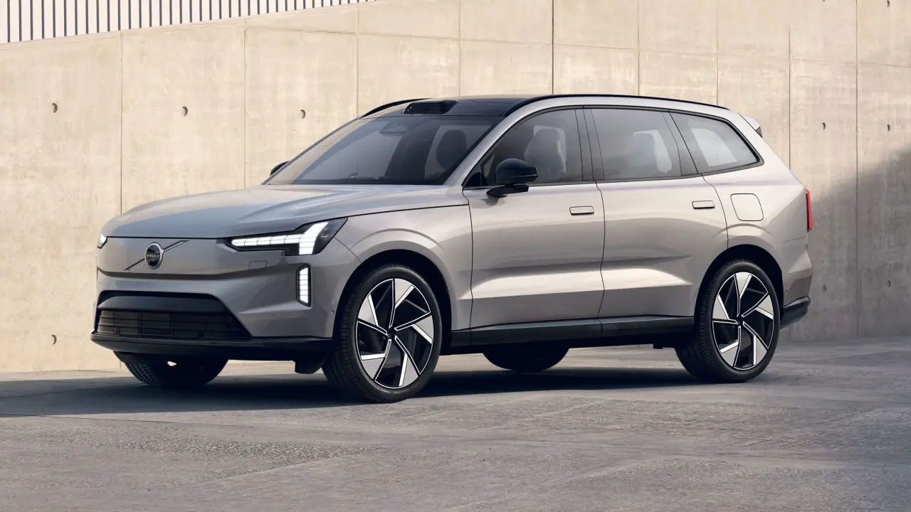 Volvo EX90 2026 recarrega 250 km em apenas 10 minutos