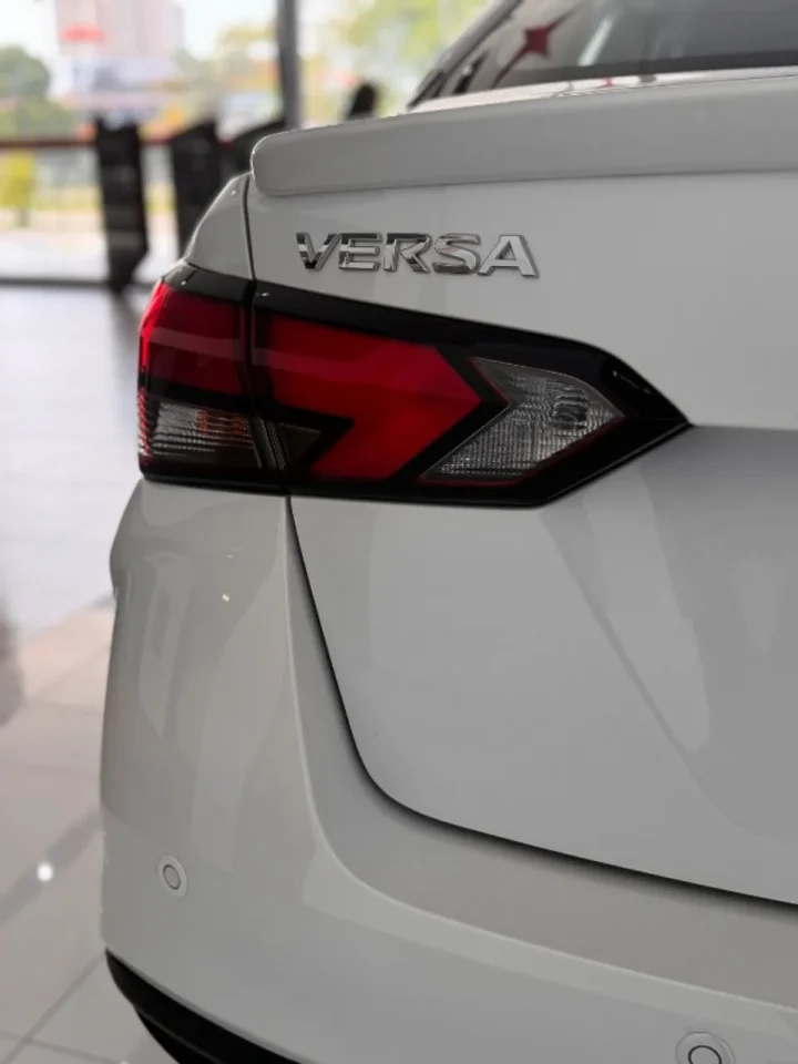 Nissan abate preço do Versa em até R$ 25 mil para PcD em setembro