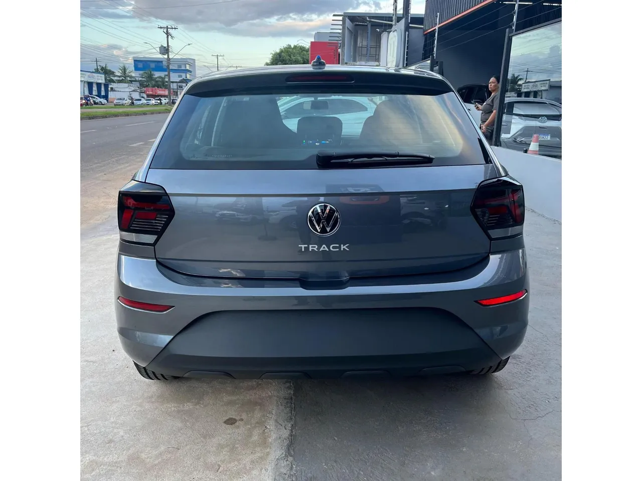 Volkswagen Polo desvaloriza mais que BYD Dolphin Mini em 1 ano