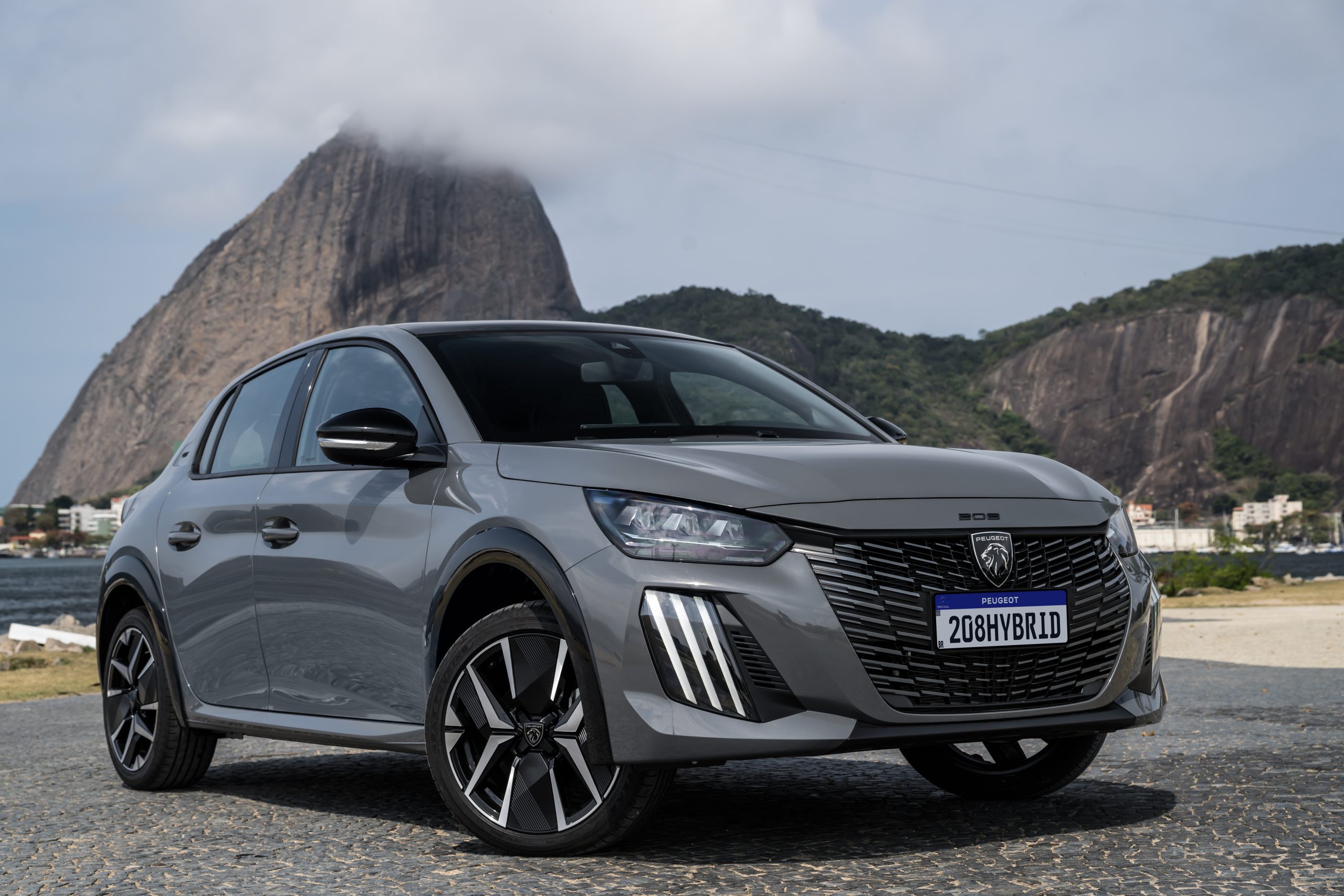 Peugeot 208 2027 estreia sistema híbrido leve na versão Allure