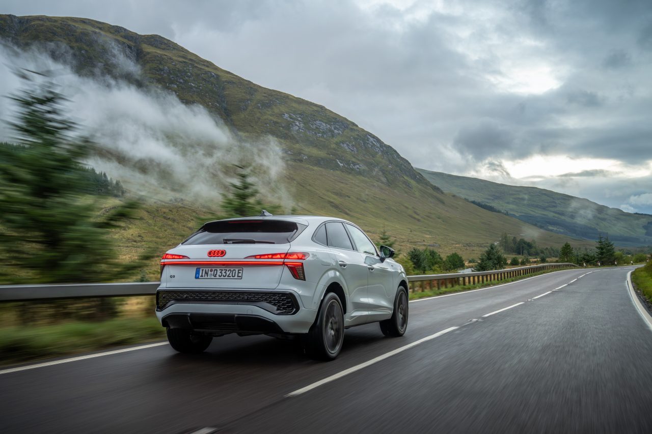 Audi Q3 2026 chega mais tecnológico para rivalizar com o BMW X1