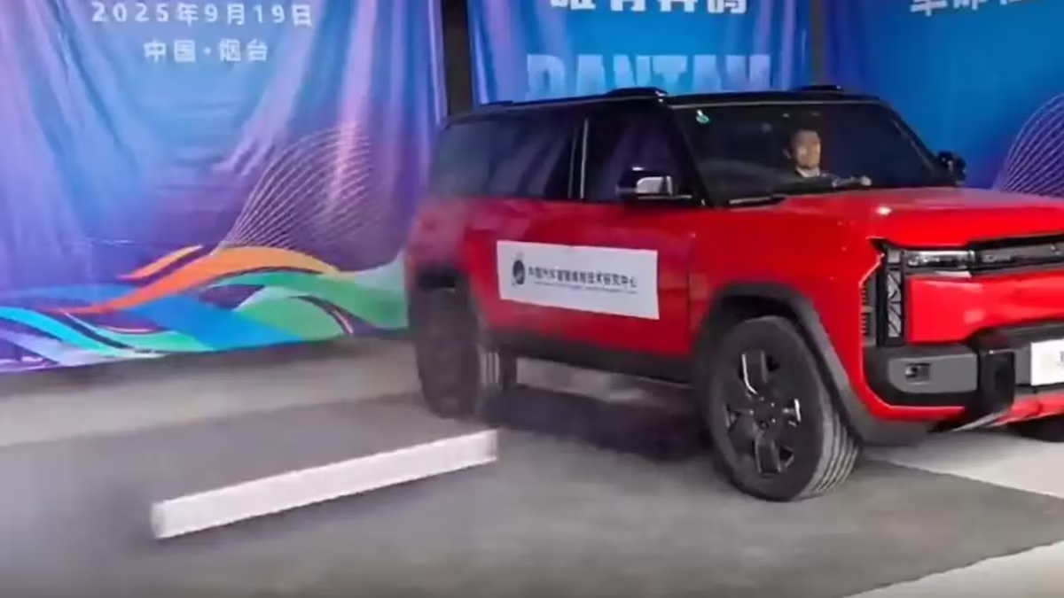 Chineses testam sistema que ejeta bateria de carro elétrico em incêndios