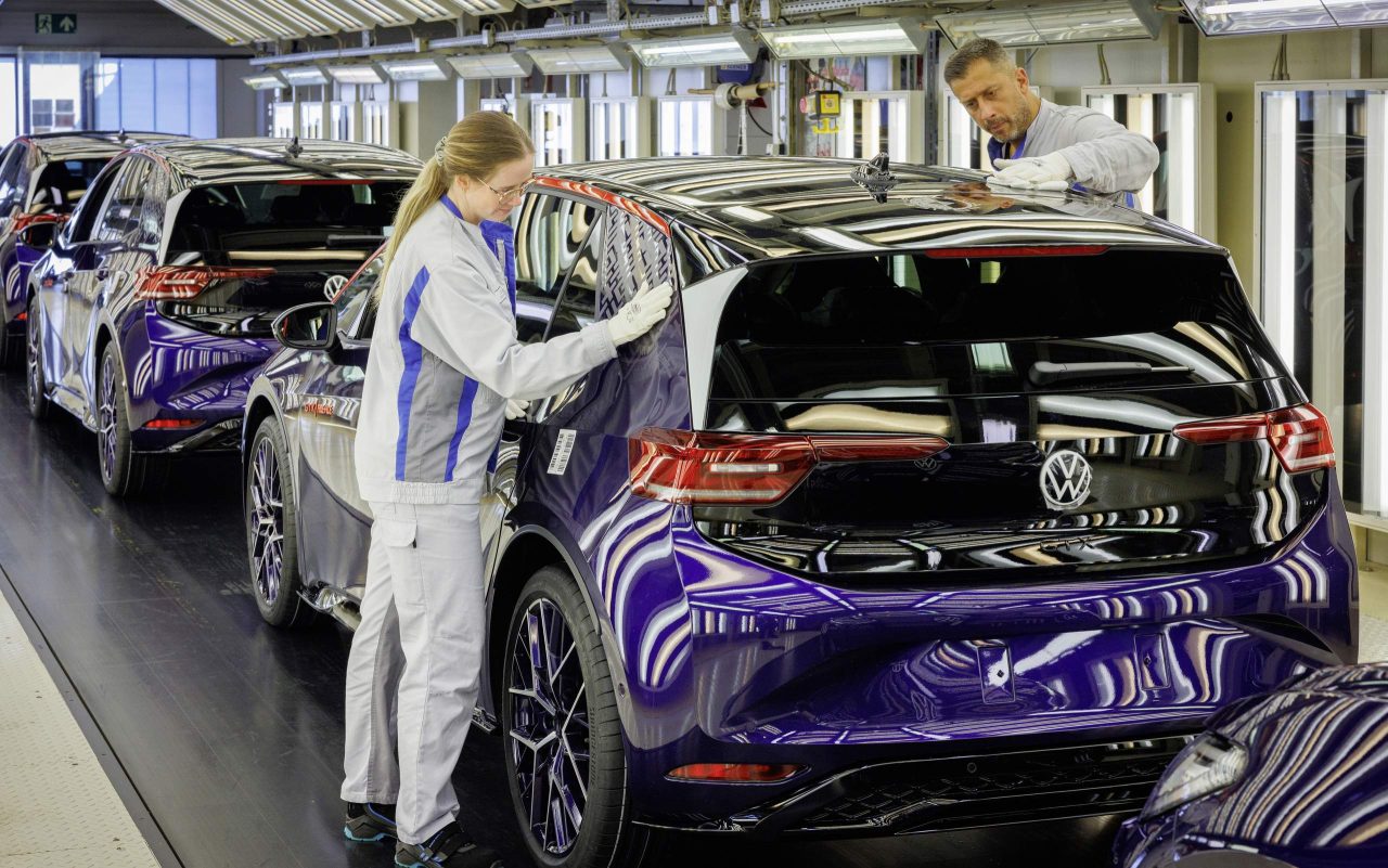Volkswagen dá partida na produção do novo ID.3 GTX Fire+Ice na Alemanha