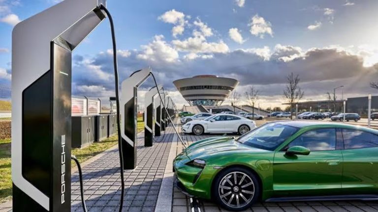 Porsche amplia rede de carregadores ultrarrápidos no Brasil