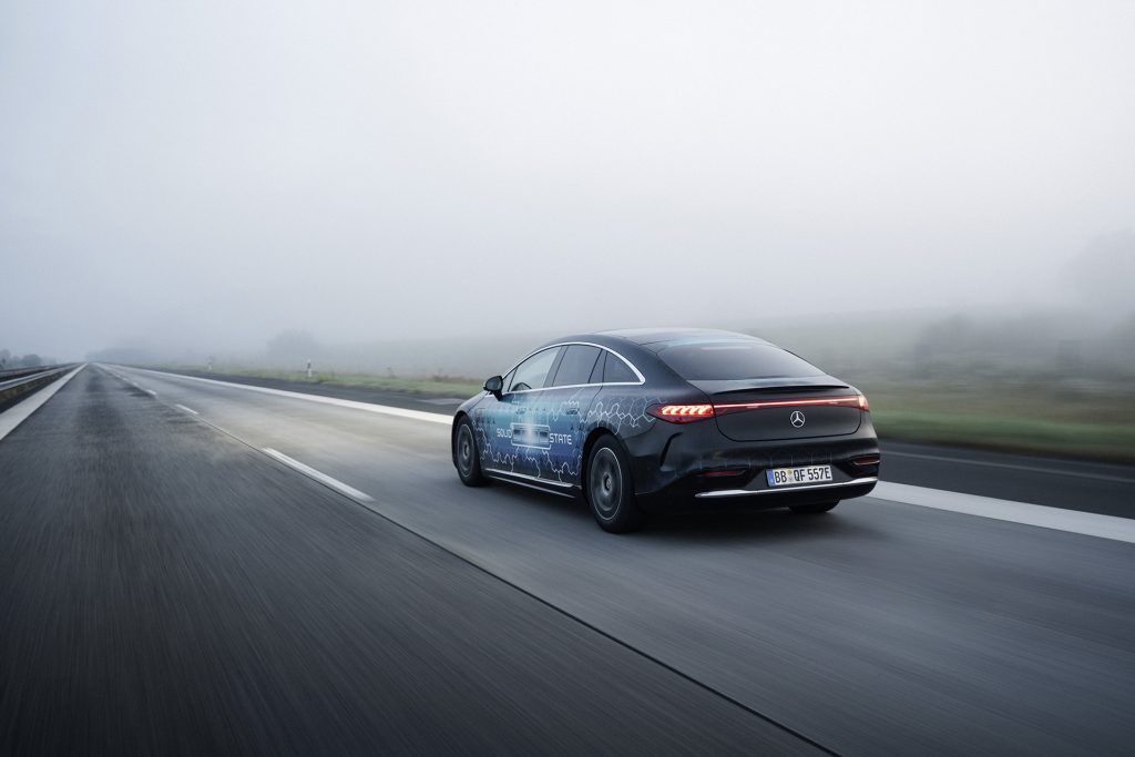 Mercedes-Benz testa bateria sólida com autonomia de 1.200 km