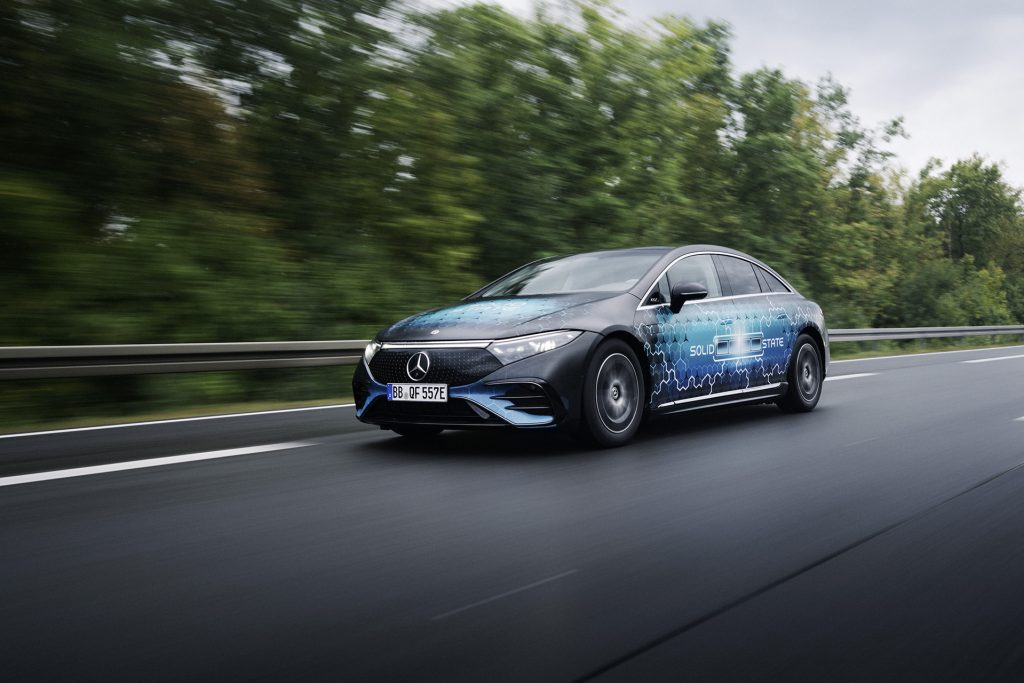 Mercedes-Benz testa bateria sólida com autonomia de 1.200 km