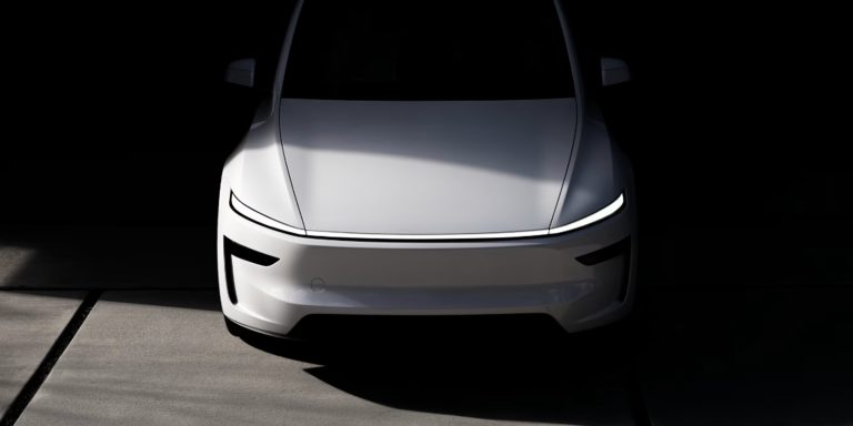 EUA investigam 174 mil Tesla Model Y por problemas nas maçanetas