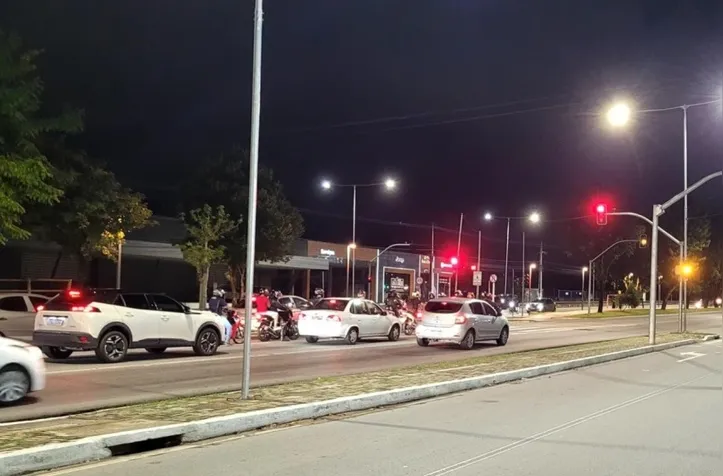 Maceió autoriza avanço em sinal vermelho durante a madrugada
