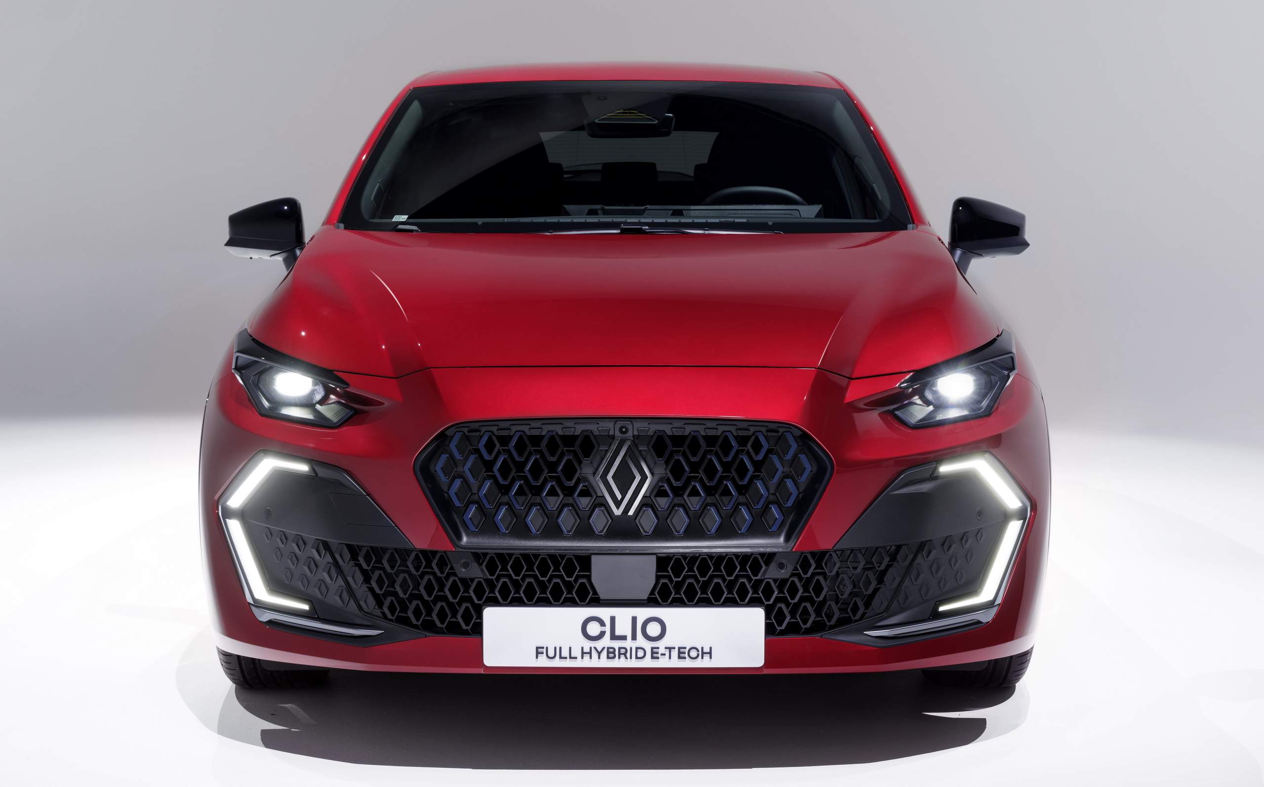 Vendas da Renault sobem 3% em 2025 puxadas por Clio e Sandero